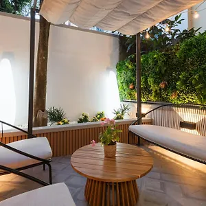 Elegante Con Giardino Privato, Jacuzzi Nel Cuore Di Appartamento